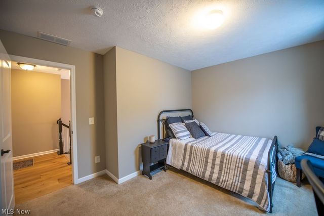 7674 Knollridge Avenue NE, Canton, OH 44721