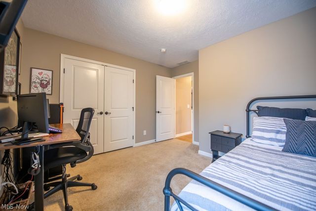 7674 Knollridge Avenue NE, Canton, OH 44721