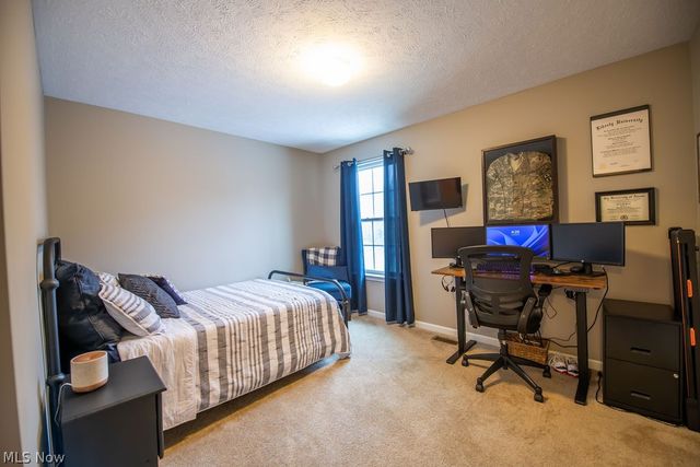 7674 Knollridge Avenue NE, Canton, OH 44721