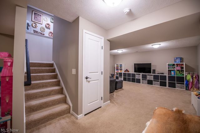 7674 Knollridge Avenue NE, Canton, OH 44721