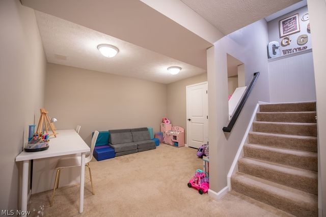 7674 Knollridge Avenue NE, Canton, OH 44721