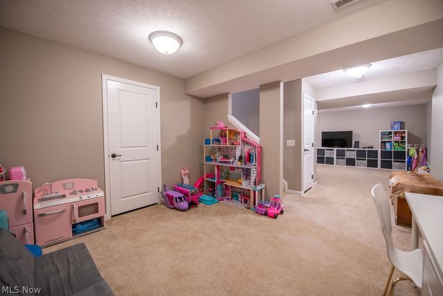 7674 Knollridge Avenue NE, Canton, OH 44721