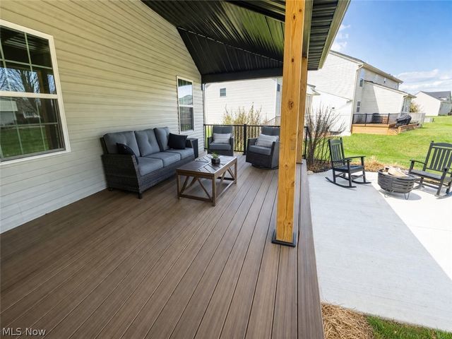 7674 Knollridge Avenue NE, Canton, OH 44721