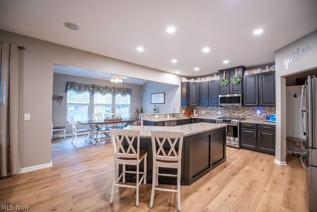 7674 Knollridge Avenue NE, Canton, OH 44721