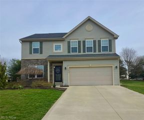 7674 Knollridge Avenue NE, Canton, OH 44721