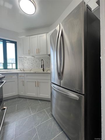 1503 Metropolitan 4F, Bronx, NY 10462
