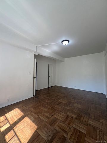 1503 Metropolitan 4F, Bronx, NY 10462