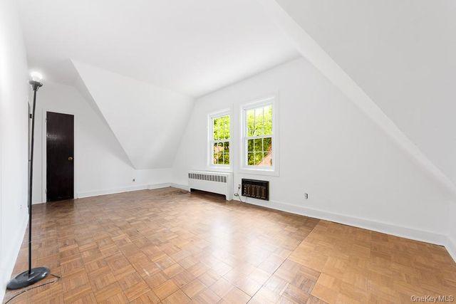 10 Station Square R42, Forest Hills, NY 11375