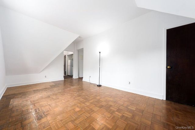 10 Station Square R42, Forest Hills, NY 11375