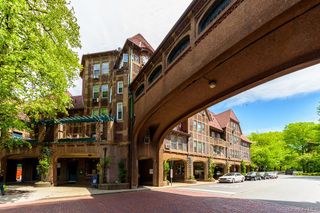 10 Station Square R42, Forest Hills, NY 11375
