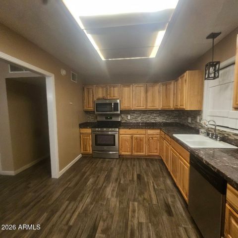 500 N OXBOW Drive, Wickenburg, AZ 85390