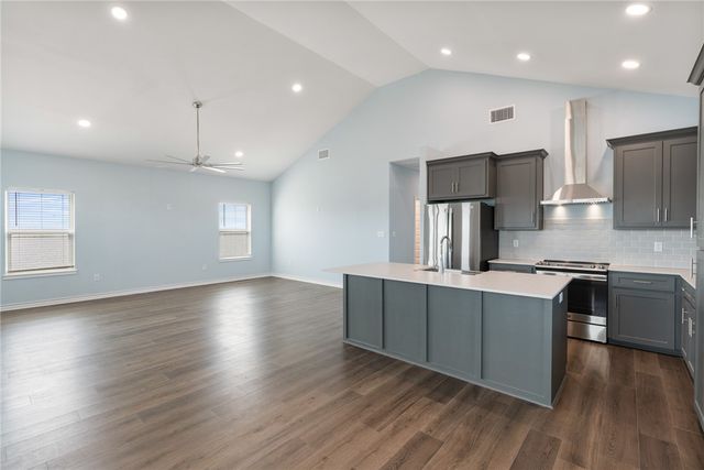 113 Knickerbocker St, Corpus Christi, TX 78418