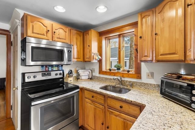 184 Belcher St, Holbrook, MA 02343