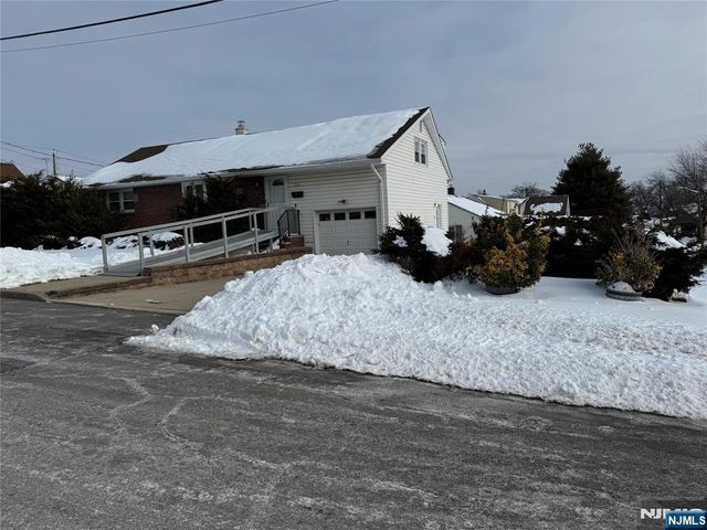 35 18th Avenue, Elmwood Park, NJ 07407