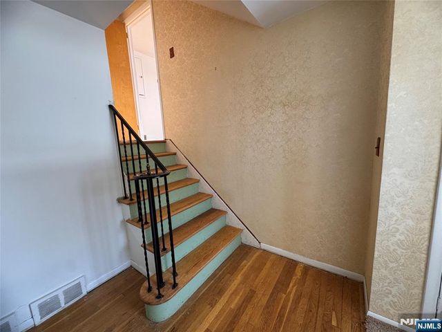 35 18th Avenue, Elmwood Park, NJ 07407