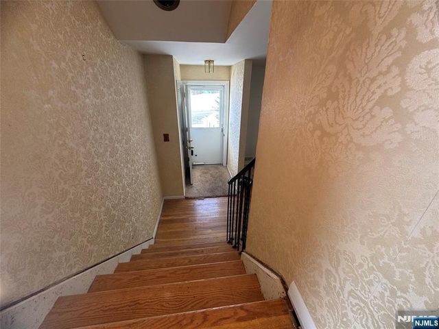 35 18th Avenue, Elmwood Park, NJ 07407