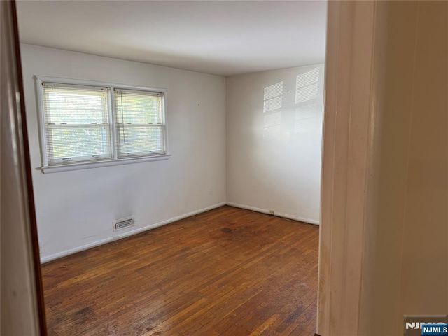 35 18th Avenue, Elmwood Park, NJ 07407