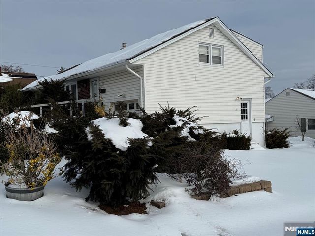 35 18th Avenue, Elmwood Park, NJ 07407