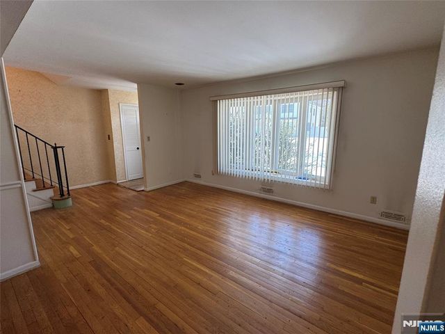 35 18th Avenue, Elmwood Park, NJ 07407