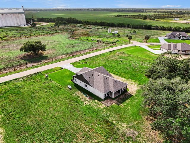 16 Cattle Drive, Bay City, TX 77414