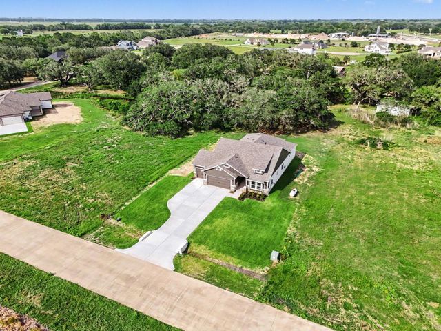 16 Cattle Drive, Bay City, TX 77414