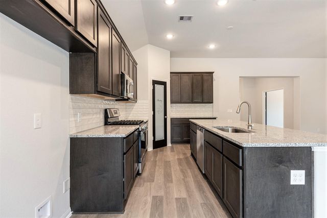 16 Cattle Drive, Bay City, TX 77414