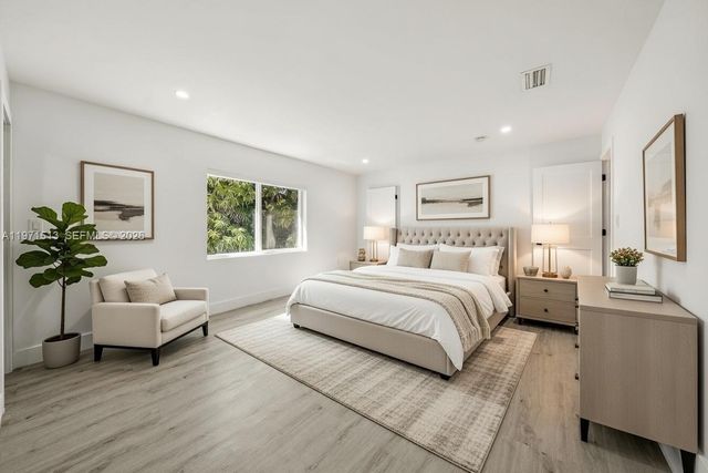 3166 Royal Palm Ave, Miami Beach, FL 33140