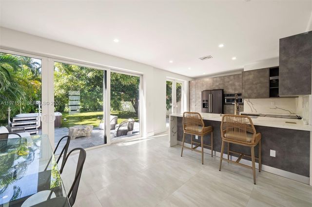 3166 Royal Palm Ave, Miami Beach, FL 33140