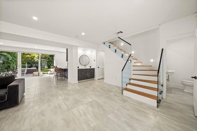 3166 Royal Palm Ave, Miami Beach, FL 33140