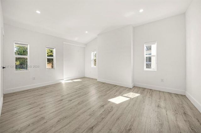 3166 Royal Palm Ave, Miami Beach, FL 33140