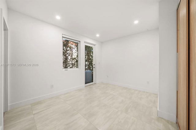 3166 Royal Palm Ave, Miami Beach, FL 33140