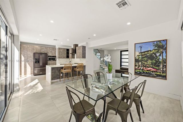 3166 Royal Palm Ave, Miami Beach, FL 33140