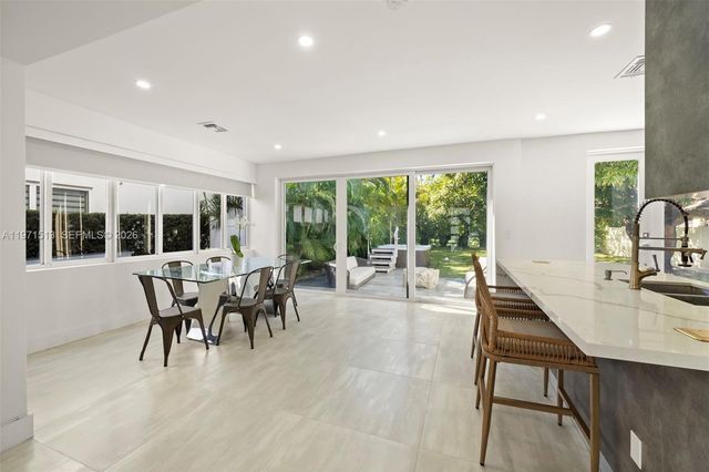 3166 Royal Palm Ave, Miami Beach, FL 33140