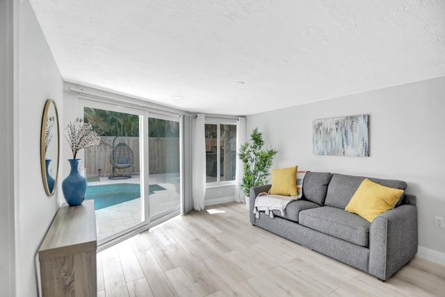 470 SE 4th Court, Pompano Beach, FL 33060