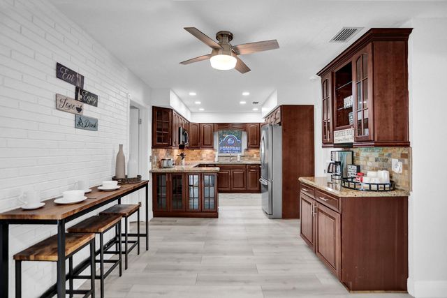 470 SE 4th Court, Pompano Beach, FL 33060