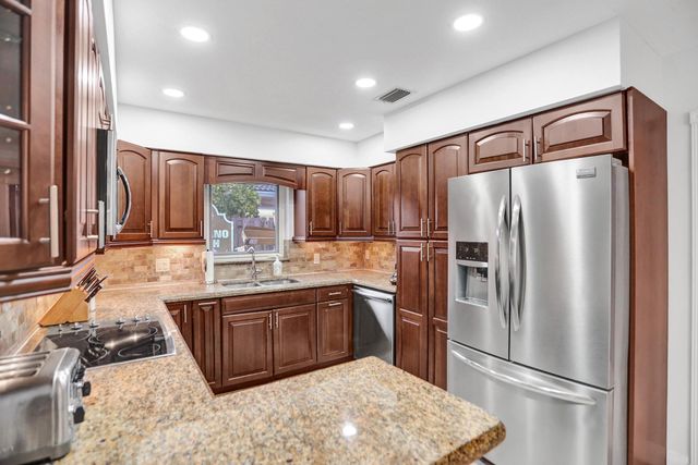 470 SE 4th Court, Pompano Beach, FL 33060