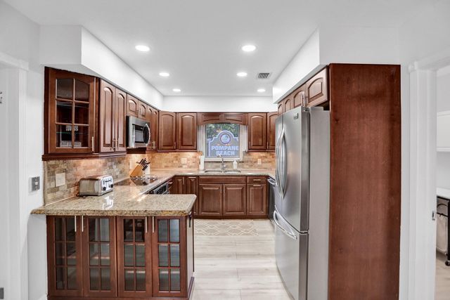 470 SE 4th Court, Pompano Beach, FL 33060