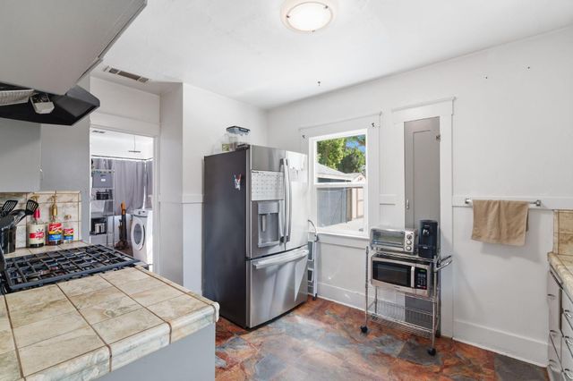 1494 N Wilson Avenue, Fresno, CA 93728