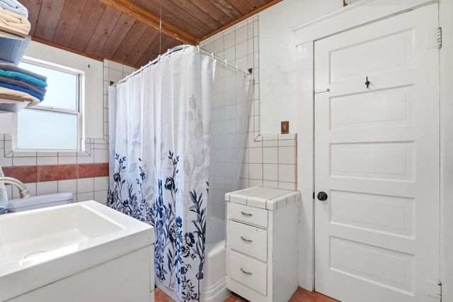 1494 N Wilson Avenue, Fresno, CA 93728