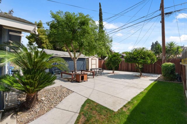 1494 N Wilson Avenue, Fresno, CA 93728