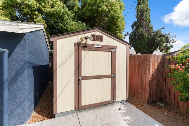 1494 N Wilson Avenue, Fresno, CA 93728