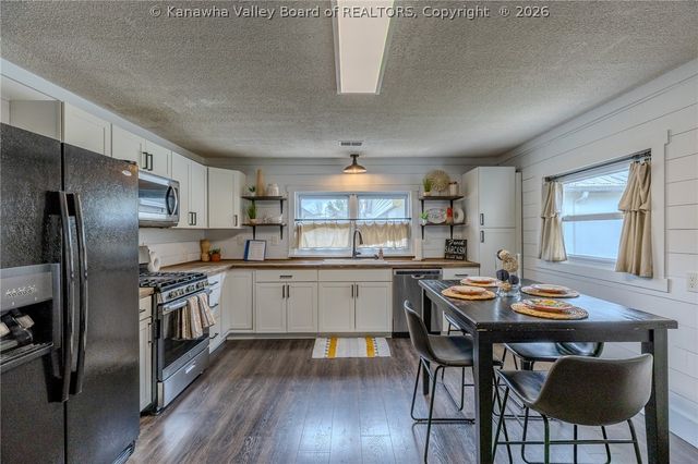 293 Cow Creek Road, Hurricane, WV 25526