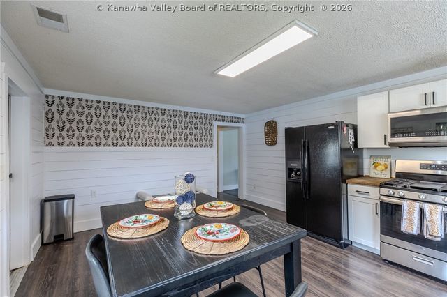 293 Cow Creek Road, Hurricane, WV 25526