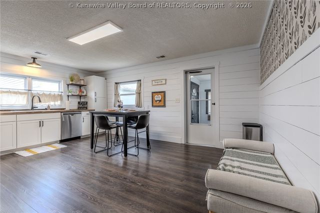 293 Cow Creek Road, Hurricane, WV 25526