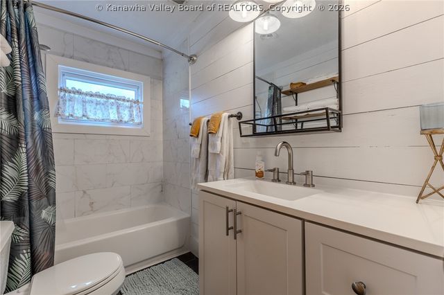 293 Cow Creek Road, Hurricane, WV 25526