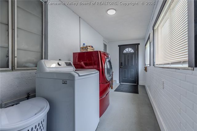 293 Cow Creek Road, Hurricane, WV 25526