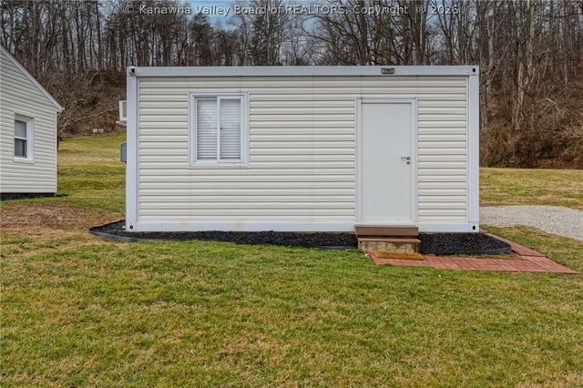 293 Cow Creek Road, Hurricane, WV 25526