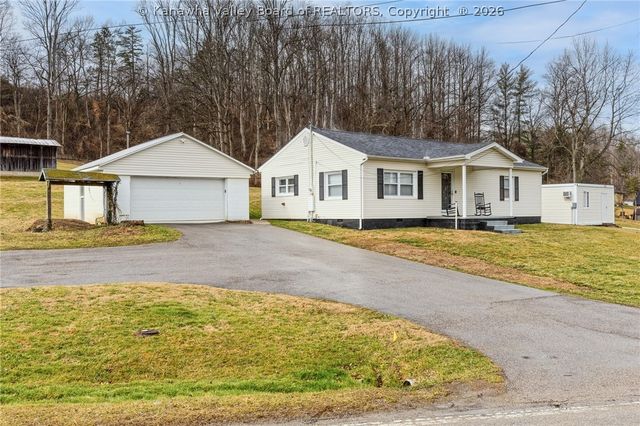 293 Cow Creek Road, Hurricane, WV 25526
