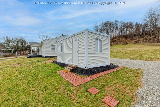 293 Cow Creek Road, Hurricane, WV 25526