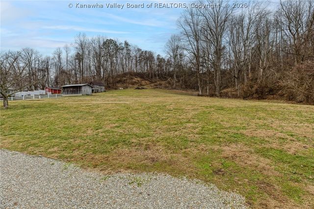 293 Cow Creek Road, Hurricane, WV 25526